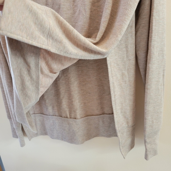 Alo Glimpse Long Sleeve Crewneck Top - Picture 5 of 5